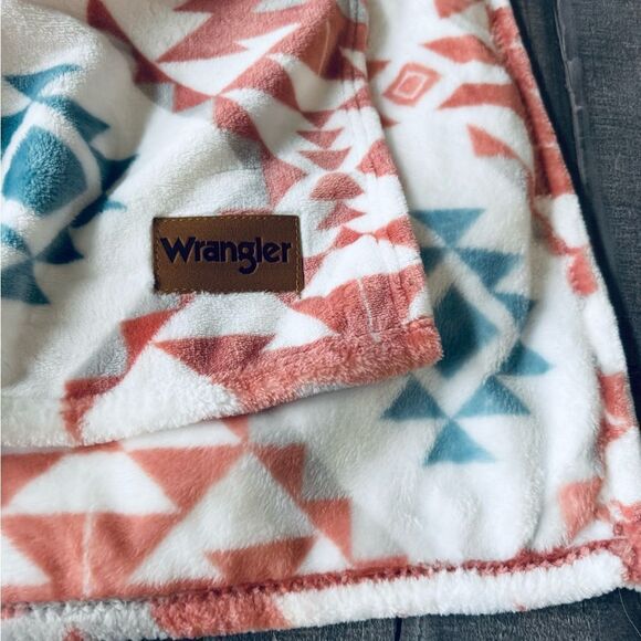 Wrangler Ultra Plush Throw Blanket Aztec Southwest Coral Blue - Picture 2 of 3